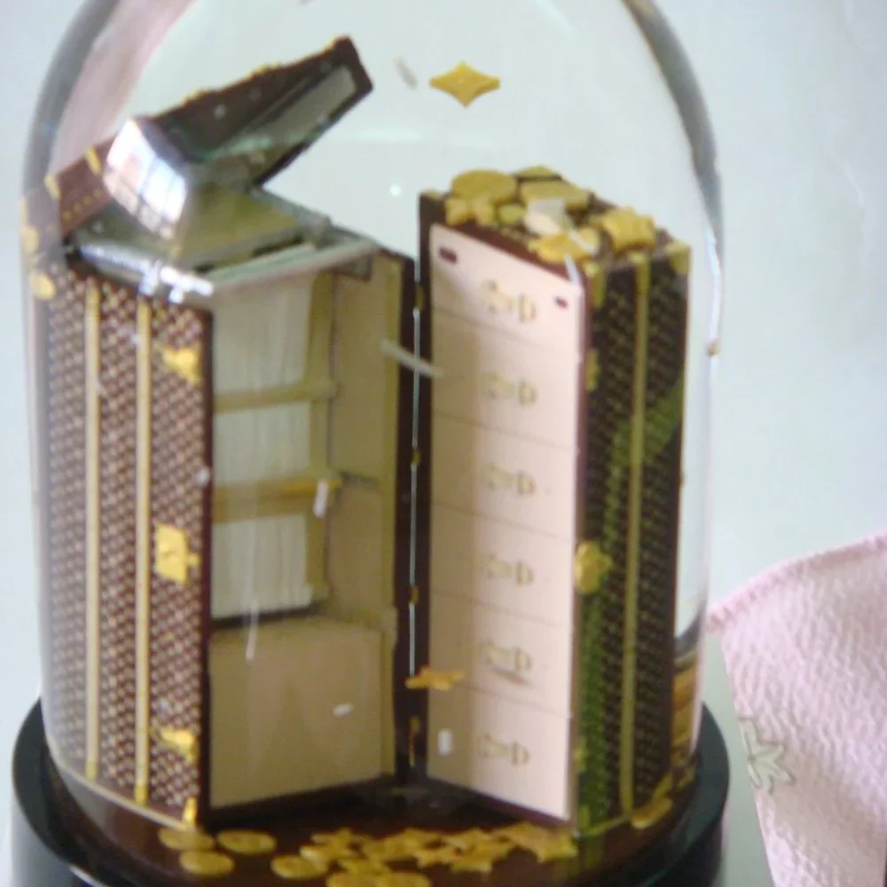 Louis Vuitton Snow Globe monogram luggage truck limited edition - Picture 3 of 8